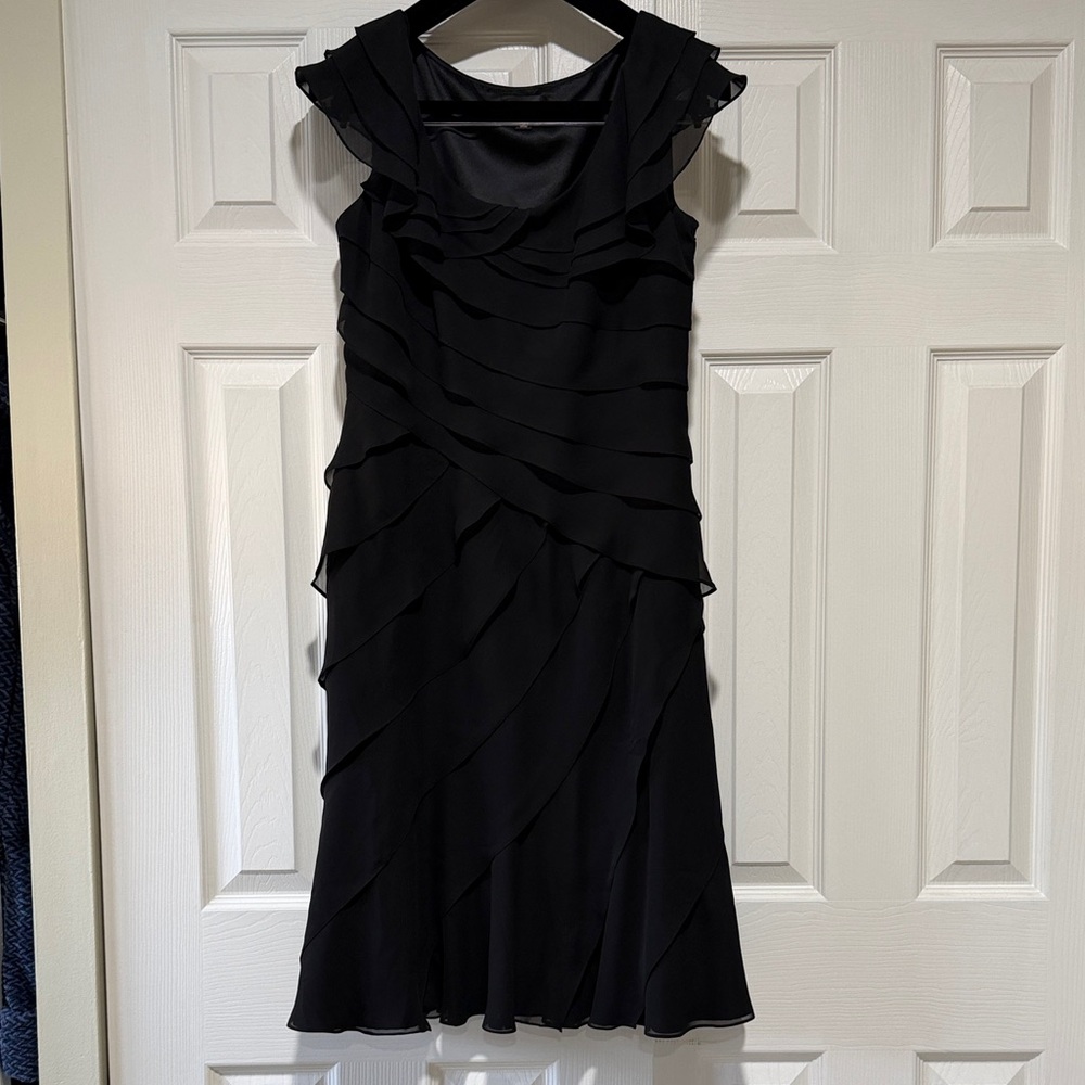 ADRIANNA PAPELL BLACK TIERED  CHIFFON SCOOP NECK FORMAL COCKTAIL DRESS SIZE 10